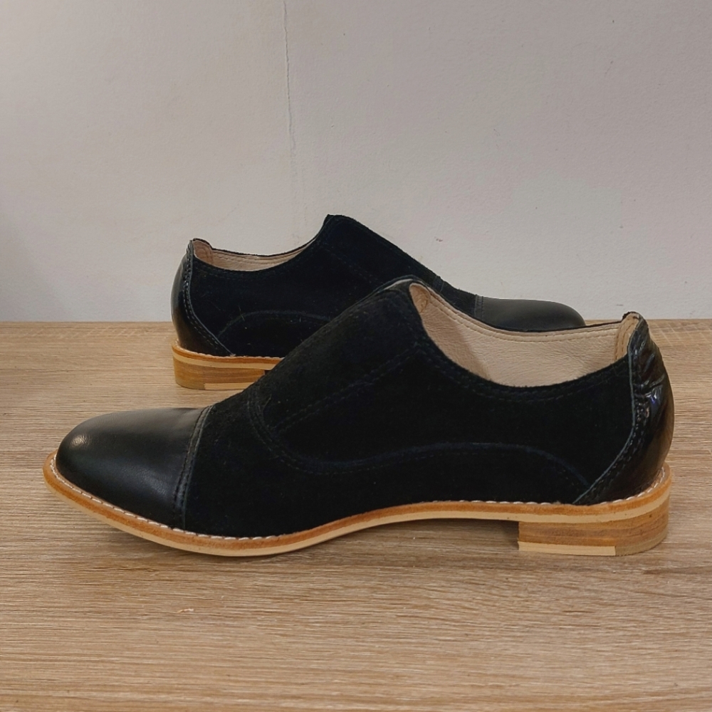 Black leather womens loafers by Bus Stop Boutique 39/8.5